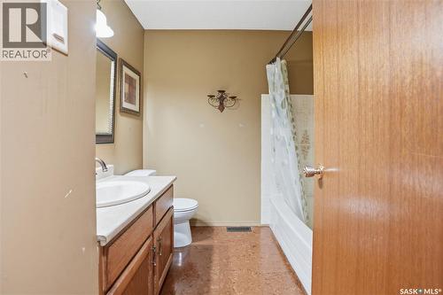 6914 Cunningham Drive, Regina, SK - Indoor Photo Showing Bathroom