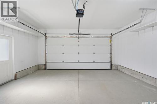 31 100 Brooklyn Lane, Warman, SK - Indoor Photo Showing Garage