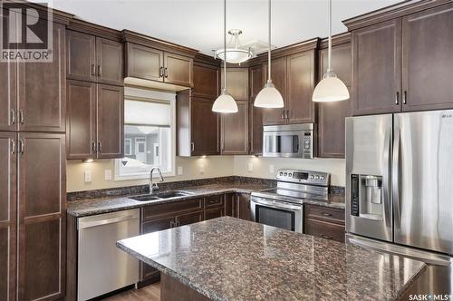 31 100 Brooklyn Lane, Warman, SK - Indoor Photo Showing Kitchen With Stainless Steel Kitchen With Double Sink With Upgraded Kitchen