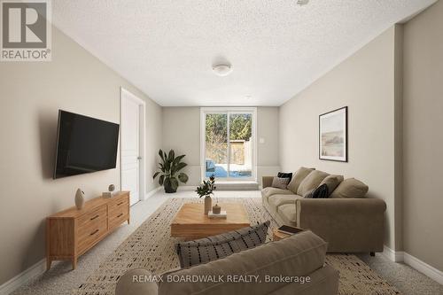 32 Code Crescent, Carleton Place, ON - Indoor Photo Showing Living Room
