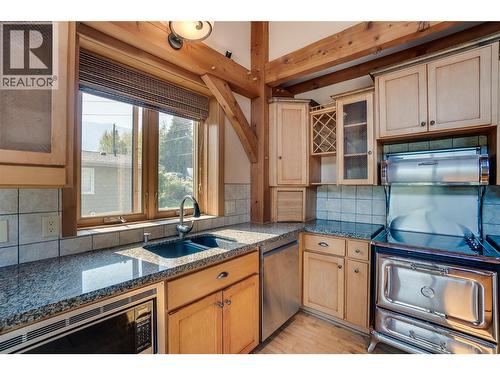 130 8Th Street N, Kaslo, BC - Indoor Photo Showing Kitchen With Double Sink