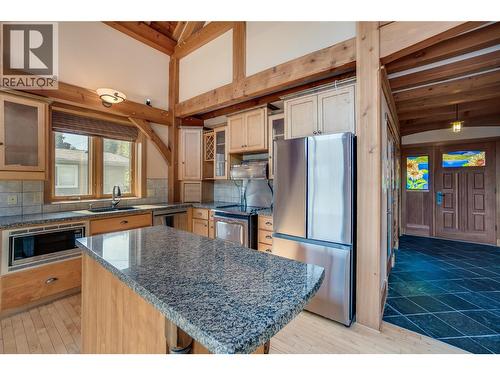 130 8Th Street N, Kaslo, BC - Indoor Photo Showing Kitchen