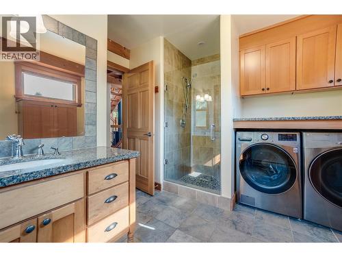 130 8Th Street N, Kaslo, BC - Indoor Photo Showing Laundry Room