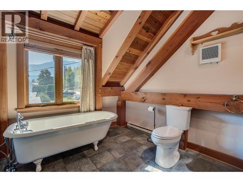130 8Th Street N, Kaslo, BC - Indoor Photo Showing Bathroom