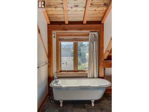 130 8Th Street N, Kaslo, BC - Indoor Photo Showing Bathroom