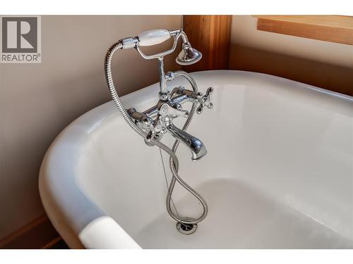 130 8Th Street N, Kaslo, BC - Indoor