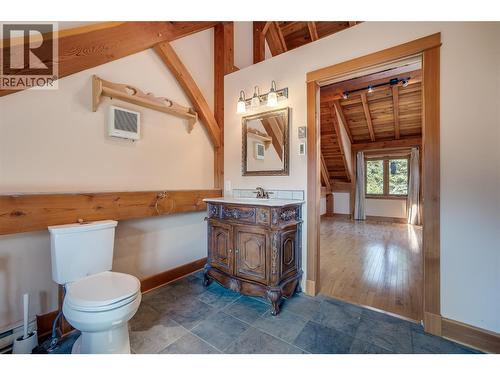130 8Th Street N, Kaslo, BC - Indoor Photo Showing Bathroom