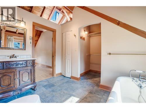 130 8Th Street N, Kaslo, BC - Indoor