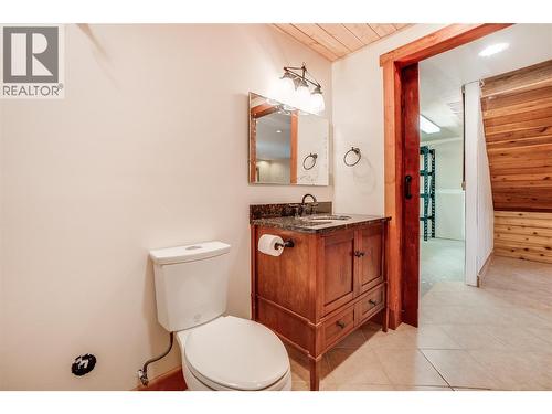 130 8Th Street N, Kaslo, BC - Indoor Photo Showing Bathroom