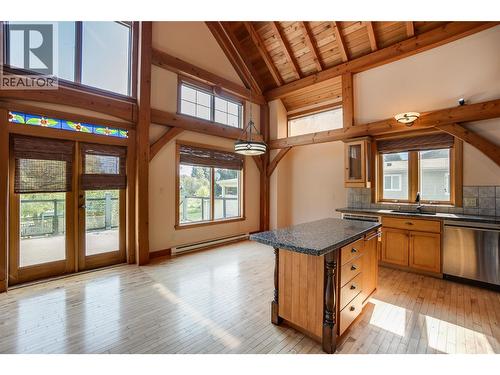 130 8Th Street N, Kaslo, BC - Indoor Photo Showing Kitchen