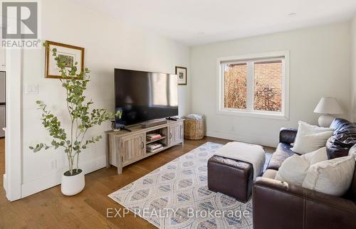 125 Wilhelm Street, Kitchener, ON - Indoor Photo Showing Living Room