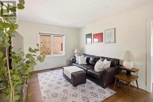 125 Wilhelm Street, Kitchener, ON - Indoor Photo Showing Living Room