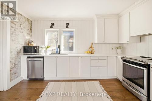 125 Wilhelm Street, Kitchener, ON - Indoor Photo Showing Kitchen