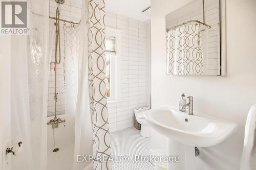 125 Wilhelm Street, Kitchener, ON - Indoor Photo Showing Bathroom
