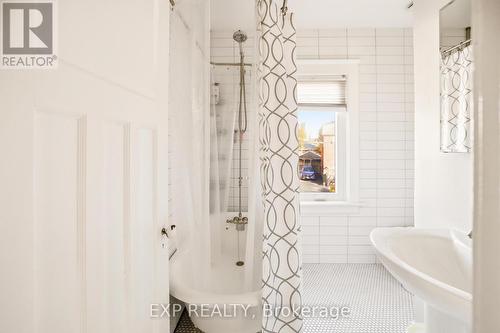 125 Wilhelm Street, Kitchener, ON - Indoor Photo Showing Bathroom