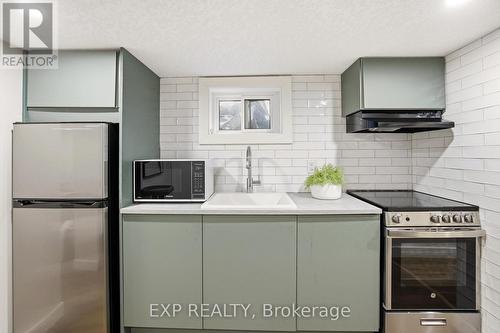 125 Wilhelm Street, Kitchener, ON - Indoor Photo Showing Kitchen