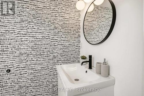 125 Wilhelm Street, Kitchener, ON - Indoor Photo Showing Bathroom