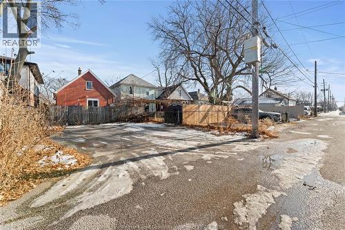977 Gladstone, Windsor, ON - Outdoor