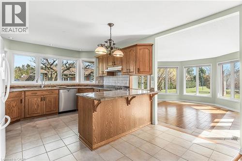 3503 Lakeshore Road, Lincoln, ON - Indoor Photo Showing Kitchen