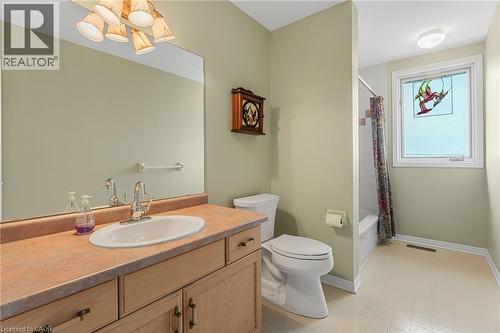3503 Lakeshore Road, Lincoln, ON - Indoor Photo Showing Bathroom