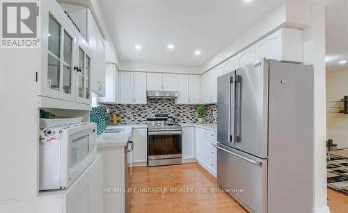 Upper - 60 Studebaker Trail, Brampton, ON - Indoor Photo Showing Kitchen With Upgraded Kitchen