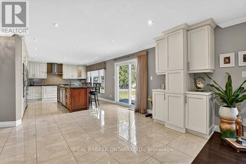 2145 Oneida Crescent, Mississauga, ON - Indoor Photo Showing Kitchen