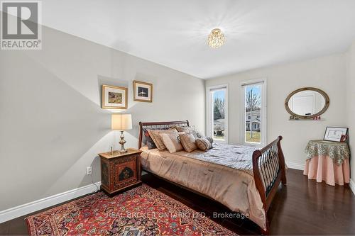 2145 Oneida Crescent, Mississauga, ON - Indoor Photo Showing Bedroom