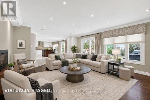 2145 Oneida Crescent, Mississauga, ON - Indoor Photo Showing Living Room