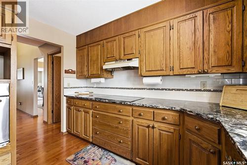 3803 Bow Bay, Regina, SK - Indoor Photo Showing Kitchen