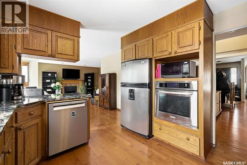 3803 Bow Bay, Regina, SK - Indoor Photo Showing Kitchen