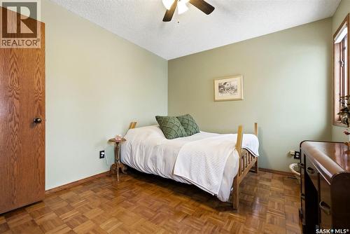 3803 Bow Bay, Regina, SK - Indoor Photo Showing Bedroom