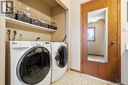3803 Bow Bay, Regina, SK - Indoor Photo Showing Laundry Room
