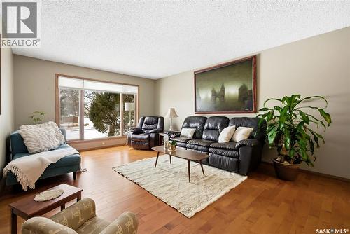 3803 Bow Bay, Regina, SK - Indoor Photo Showing Living Room