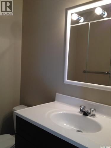 1610 5Th Avenue N, Regina, SK - Indoor Photo Showing Bathroom
