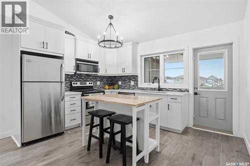 4159 Green Apple Drive E, Regina, SK - Indoor Photo Showing Kitchen With Stainless Steel Kitchen With Upgraded Kitchen