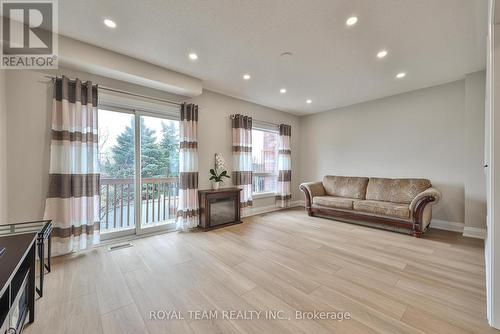 11 Jarrett Court, Vaughan, ON - Indoor Photo Showing Living Room