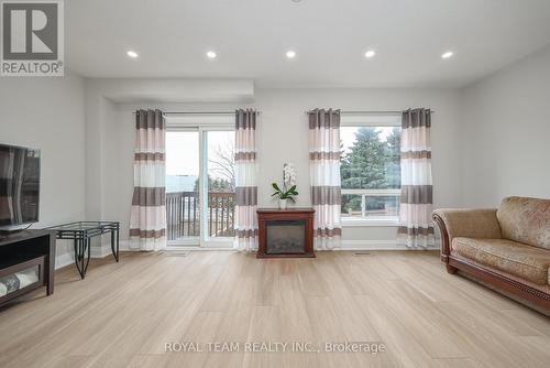 11 Jarrett Court, Vaughan, ON - Indoor Photo Showing Living Room