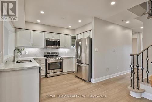 11 Jarrett Court, Vaughan, ON - Indoor Photo Showing Kitchen With Double Sink With Upgraded Kitchen