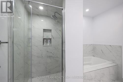 11 Jarrett Court, Vaughan, ON - Indoor Photo Showing Bathroom