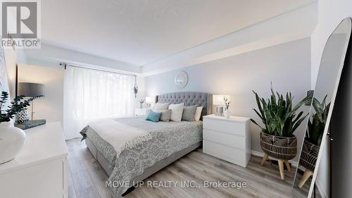225 - 3 Ellesmere Street, Richmond Hill, ON - Indoor Photo Showing Bedroom