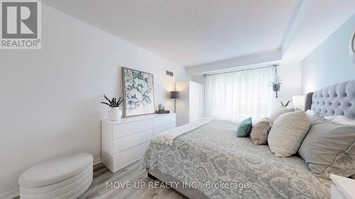 225 - 3 Ellesmere Street, Richmond Hill, ON - Indoor Photo Showing Bedroom
