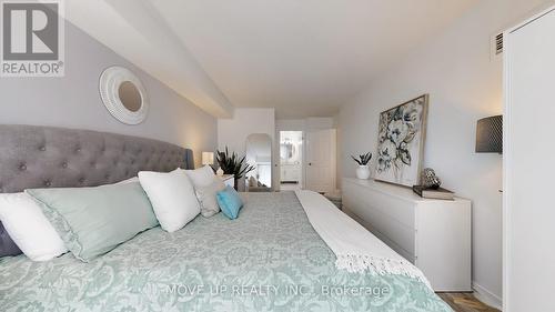 225 - 3 Ellesmere Street, Richmond Hill, ON - Indoor Photo Showing Bedroom