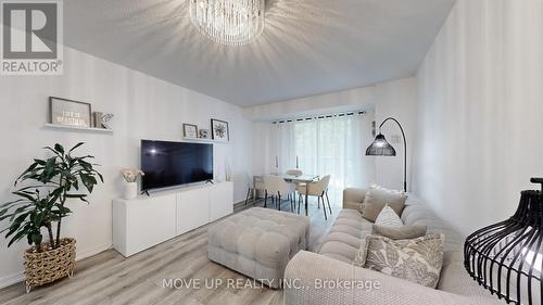 225 - 3 Ellesmere Street, Richmond Hill, ON - Indoor Photo Showing Living Room