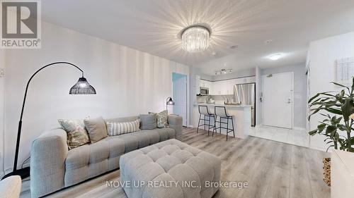 225 - 3 Ellesmere Street, Richmond Hill, ON - Indoor Photo Showing Living Room