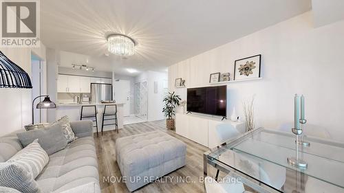 225 - 3 Ellesmere Street, Richmond Hill, ON - Indoor Photo Showing Living Room
