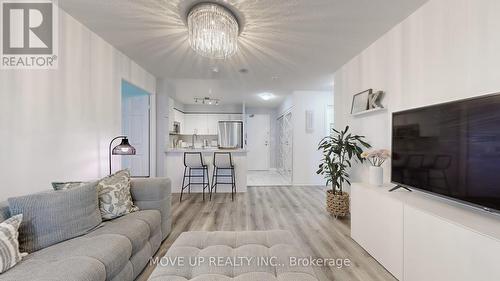 225 - 3 Ellesmere Street, Richmond Hill, ON - Indoor