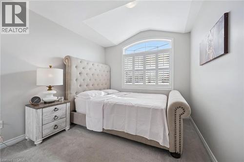 Bedroom with vaulted ceiling and light carpet - 38 Park Glen Street, Kitchener, ON - Indoor Photo Showing Bedroom