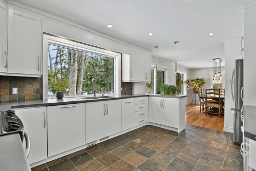 Kitchen - 43 Rue De Charny, Lorraine, QC - Indoor Photo Showing Kitchen With Double Sink With Upgraded Kitchen