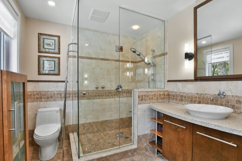Master Bathroom - 43 Rue De Charny, Lorraine, QC - Indoor Photo Showing Bathroom