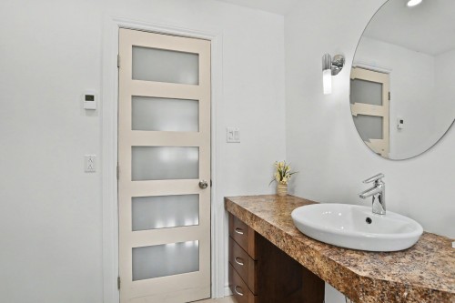 Bathroom - 43 Rue De Charny, Lorraine, QC - Indoor Photo Showing Bathroom